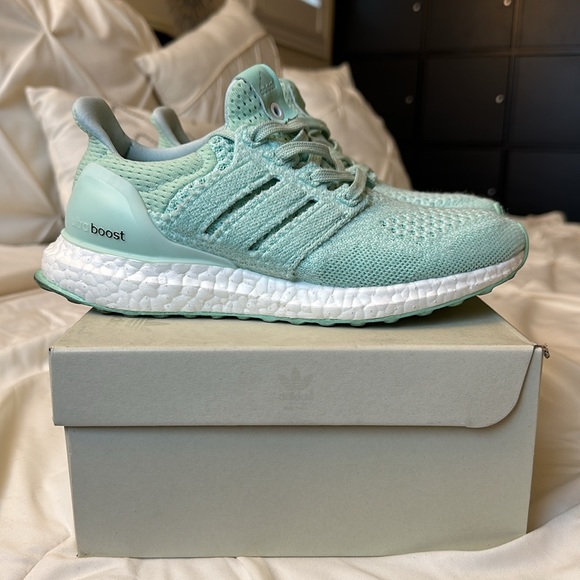 Adidas UltraBoost - Picture 6 of 6